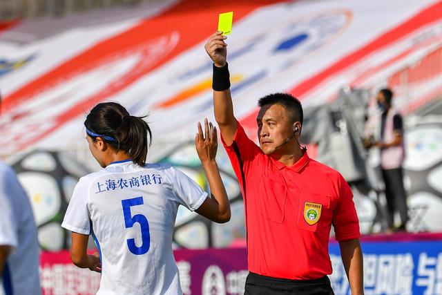 18岁西班牙前锋吉乌在切尔西境遇不佳，8场仅1球